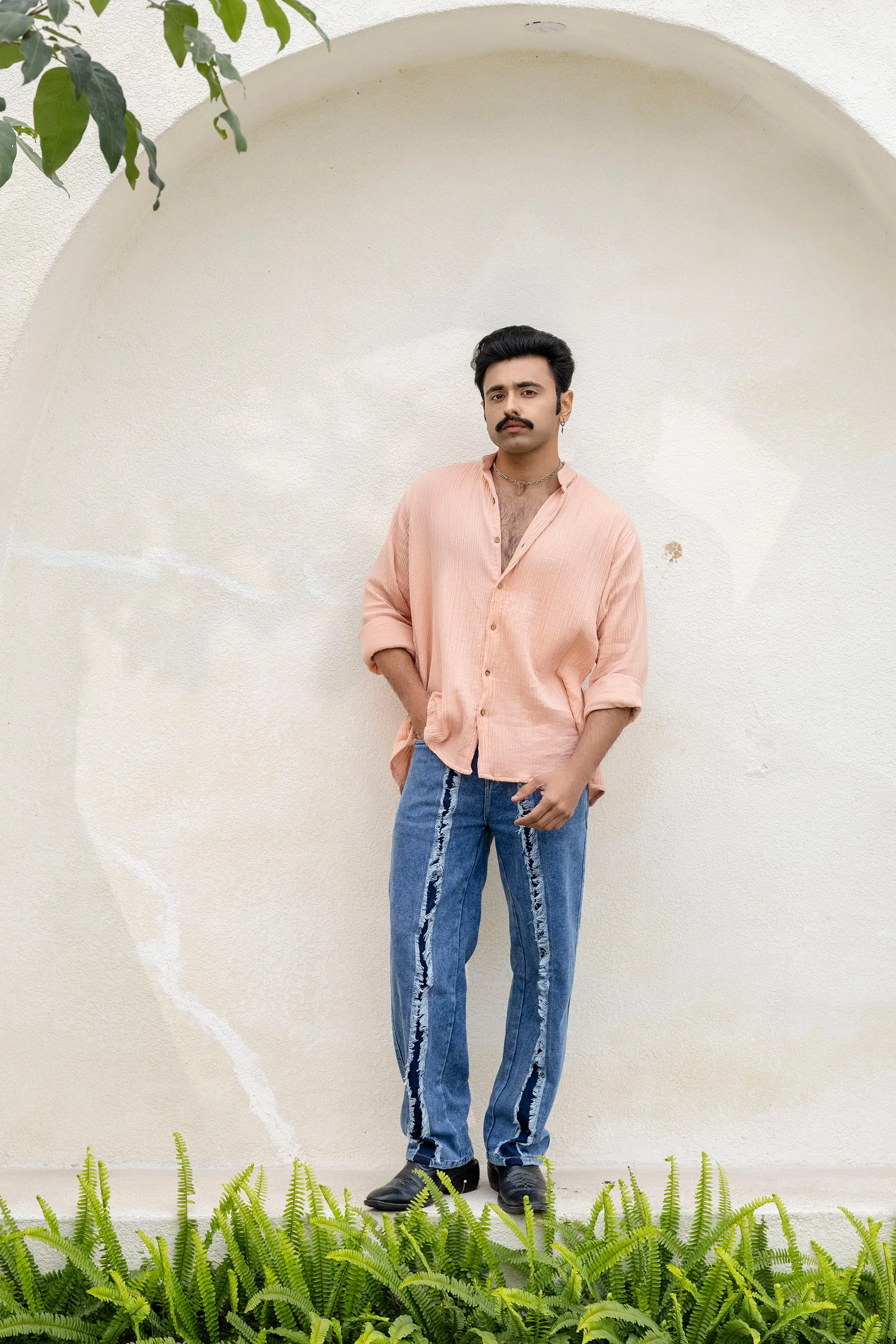 Men's Distressed Baggy Denim Jeans with Frayed Detailing