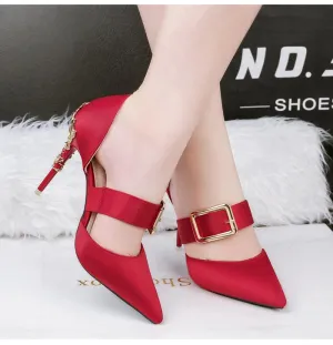 SATIN PUMP WITH GOLD DETAIL